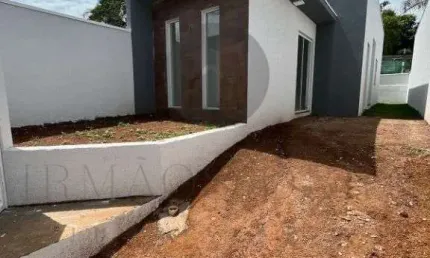 Casa com 2 quartos à venda na Rua Abílio de Oliveira Maia, 192, Chácaras Poços de Caldas, Poços de Caldas, 55 m2 por R$ 250.000