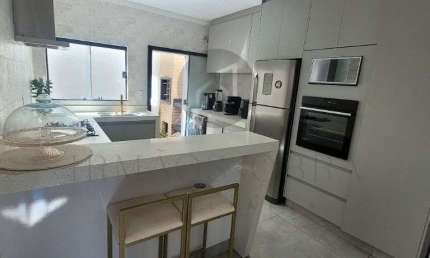 Casa com 3 quartos à venda na Rua Cinco, 10, Jardim Bandeirantes, Poços de Caldas, 162 m2 por R$ 499.999