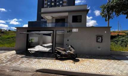 Casa com 4 quartos à venda na Rua Maria José da Silva Mendes, 487, Jardins de Florença, Poços de Caldas, 190 m2 por R$ 1.400.000