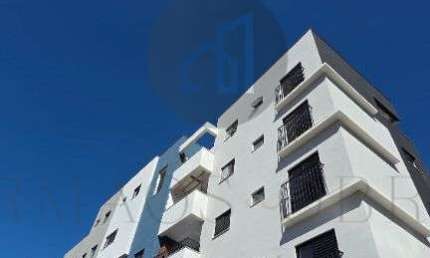 APARTAMENTO COM QUINTAL E 2 VAGAS DE GARAGEM A 2 MINUTOS DO CENTRO