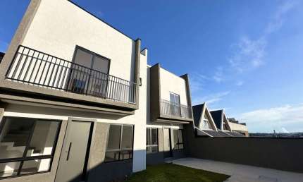 Sobrado com 3 quartos  à venda, 100.12 m2 por R$677000.00  - Xaxim - Curitiba/PR
