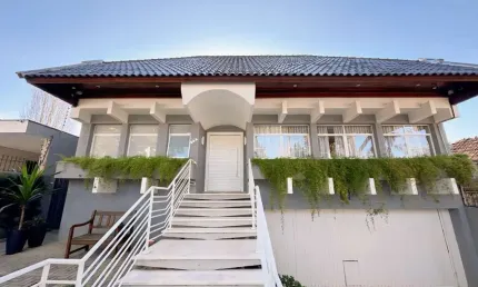 Casa com 4 quartos  à venda, 701.91 m2 por R$3600000.00  - Agua Verde - Curitiba/PR