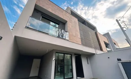 Sobrado com 3 quartos  à venda, 184.21 m2 por R$1350000.00  - Agua Verde - Curitiba/PR