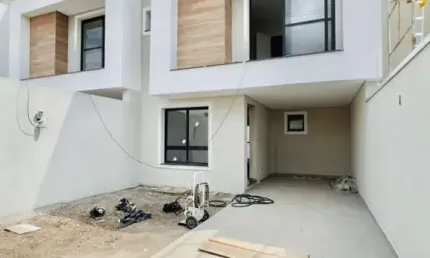 Sobrado com 3 quartos  à venda, 105.52 m2 por R$675000.00  - Pinheirinho - Curitiba/PR