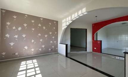 Casa com 4 quartos  para alugar, 132.47 m2 por R$3500.00  - Xaxim - Curitiba/PR