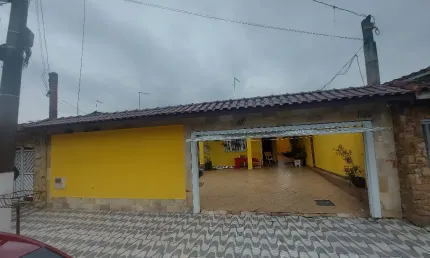 Excelente casa, ampla, bem localizada, perto da praia