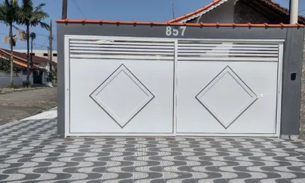 Casa com 2 quartos à venda na Rua José Demar Peres, 857, Balneário Maracanã, Praia Grande