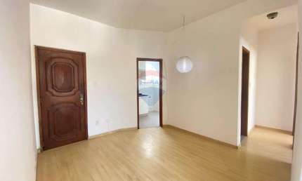 Apartamento a venda com 2 quartos, 2 banheiros, todo reformado, 56m², vista livre em Botafogo