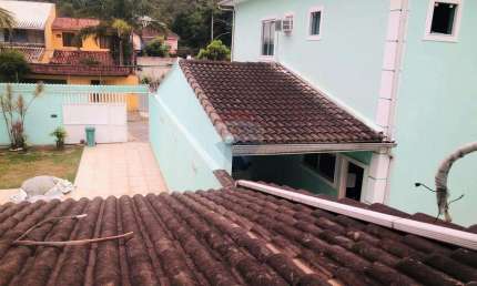 CASA EM CONDOMINIO FECHADO EM VARGEM PEQUENA 2 QUARTOS COM GRANDE QUINTAL