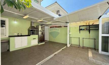 Casa a venda com 3 quartos (1 1suite) 107m², reformado a 5 minutos da praia do Recreio.