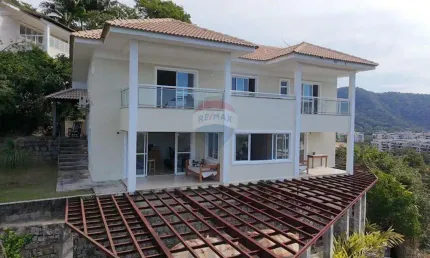 Casa com 257m2 e 4 suites a venda em Condomínio Fechado no Recreio dos Bandeirantes
