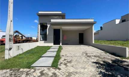 Casa em Condomínio à Venda em Paulínia-SP, Parque Brasil 500 - 3 Quartos, 1 Suíte, 1 Sala, 4 Vagas - 135m²