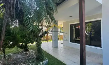 Lauro de Freitas Casa em Condomínio 4/4 3 suítes 315m²