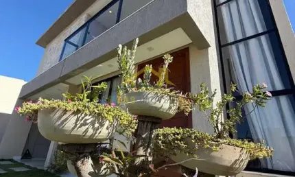 Condomínio vila florença - casa de alto padrão mobiliada com piscina e 3 suítes no condomínio vila florença – abrantes, camaçari