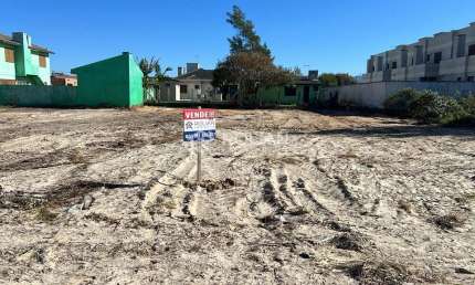Terreno à venda na Av. Atlantica, 30, Balneário Figueirinha, Arroio do Sal