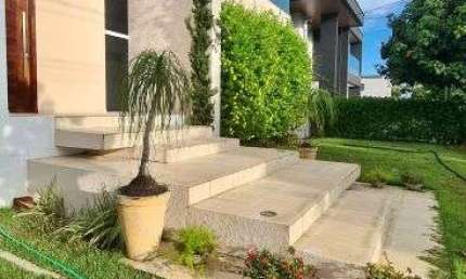 Magnifica Casa Triplex com 4 suites no Catuana - Alphaville.