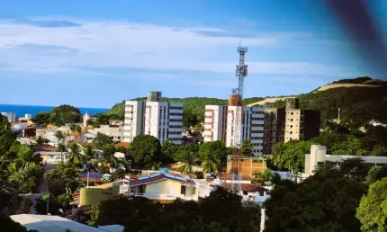 Apartamento reformado em condomínio-clube com vista mar em ponta negra