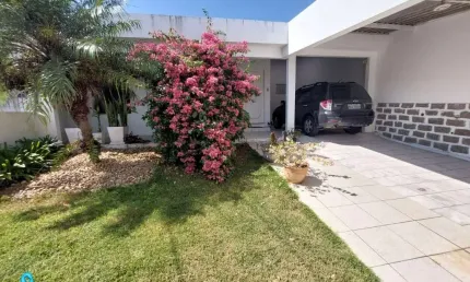 Casa com 3 quartos à venda na Rua Manoel Loureiro, 683, Barreiros, São José por R$ 898.000