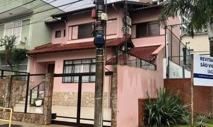 Casa com 3 quartos à venda na Agronômica, Florianópolis  por R$ 2.200.000