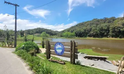 Terreno em condomínio fechado à venda no centro, rancho queimado  por r$ 240.000