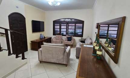 Linda casa com sacada e edícula - Ótima localização, próximo a praças, restaurantes - Jardim Satélite - Zona Sul de SJC