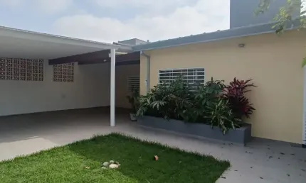 - linda casa na melhor localização do jardim satélite com 3 dormitórios sendo 1 suíte - 300mts de terreno  - com jardim