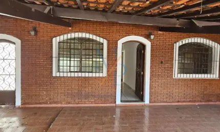 Casa com ótima localização no Jd. Portugal, próximo ao Sesi e comércios - Zona Sul de SJC
