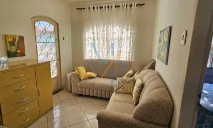 Linda casa com 2 dormitórios no bairro Campo dos Alemães - Ótima localização , comércios nas proximidades