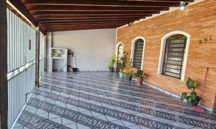 Excelente casa, lote inteiro - Ótima localização,  comércios nas proximidades e vizinhança tranquila