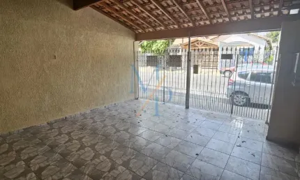 Excelente casa no Bosque dos Eucaliptos - Piso frio em toda casa e ótima localização, comércios na avenida próxima.
