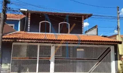 Linda casa com 5 quartos - próximo a comércios e a 7 minutos do shopping vale sul