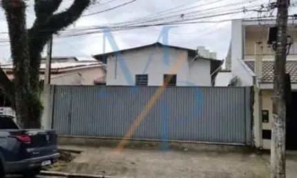 Galpão com 195m² no Parque Industrial, com vestiários e revestimentos
