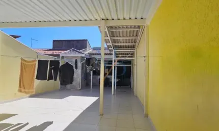Linda casa com 1 suíte e 8 vagas de garagem - Ótima localização, próximo ao Sesi e comércios variados
