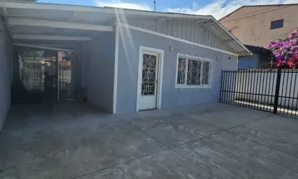 Linda casa com 3 quartos planejados no Jardim Satélite - Ótima localização, com comércios e restaurantes nas redondezas.