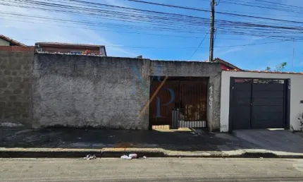 Casa com 2 quartos e um quintal nos fundos - Fica a 10 minutos do Shopping Vale Sul e próximo a Av. Cidade Jardim