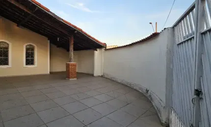 - 2 casas em terreno de esquina - avenida comercial –  excelente para ponto comercial