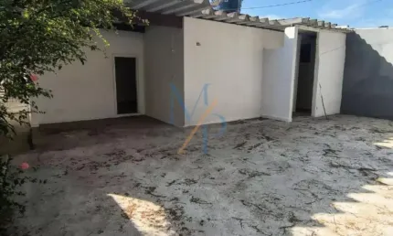 Linda casa com 4 quartos em rua sem saída - ótima localização, ficando próxima a o pico do açaí, comércios e áreas verdes.