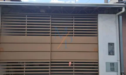 Linda casa com sala e cozinha conjugada e pintura em gesso - ótima localização, próximo do atacadão barbosa e padarias.