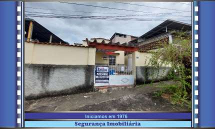 Casa sala 2 quartos enaltecendo sua Excelente localização