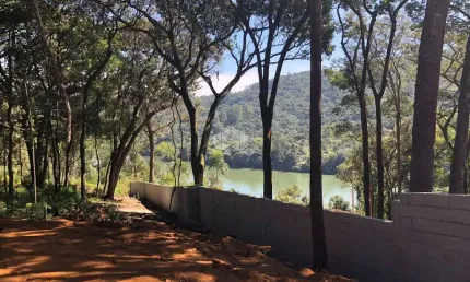 Terreno com 1.325m² e linda vista para a represa, a venda por R$ 340.000,00 - Recanto do lago - Mairiporã-SP