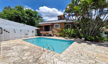 Casa com 04 quartoS e lazer completo, Serra da Cantareira - Mairiporã-SP
