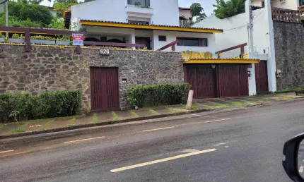Vendo Excelente Casa 'Caminho das Árvores' com, 4 Quartos e 1 Suíte em Salvador-Ba
