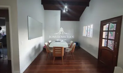 Casa no bolsão mais cobiçado da Granja Viana ao lado do shopping