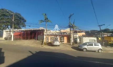 Ótima casa para investimento.  Abaixo do valor de mercado.  Para uso comercial ou residencial na melhor rua do Jardim do Engenho!