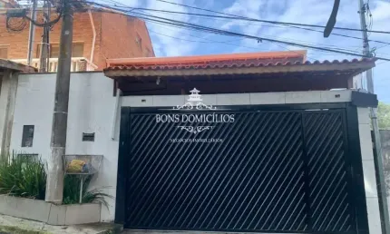 Casa totalmente reformada no Jardim Torino com 3 dormitórios e duas vagas