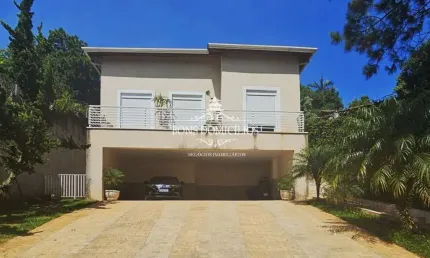 CASA CONTEMPORÂNEA INTEGRADA E IMPECÁVEL EM BOLSAO FECHADO