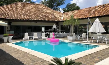 Cond. Granja do Lago - Térrea com estilo! Piscina, adega, apto hóspedes!