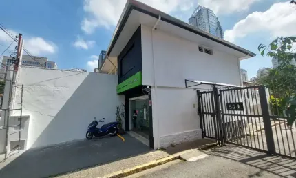 Bela casa para uso comercial ou residencial em uma das ruas mais elegantes da Vila Olímpia / Vila Nova Conceição