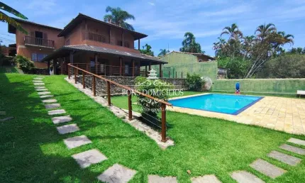 BELISSIMA CASA SUPER BEM LOCALIZADA NO MIOLO DA GRANJA VIANA PARA LOCAÇÃO COMERCIAL OU RESIDENCIAL