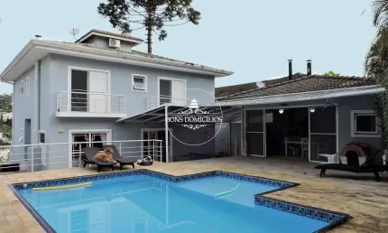CASA EM CONDOMINIO GOLF VILLAGE, DORMITORIOS COM SUITES, ESCRITORIO, GOURMET E PISCINA
